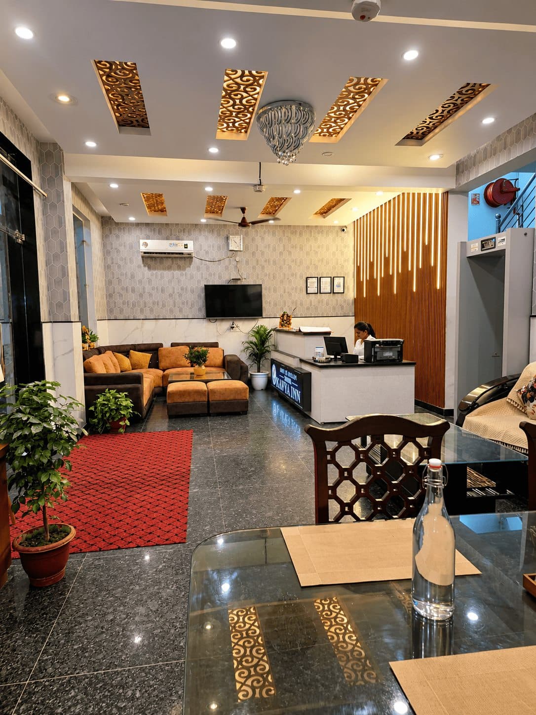 Hotel Kavya Inn reception and lobby